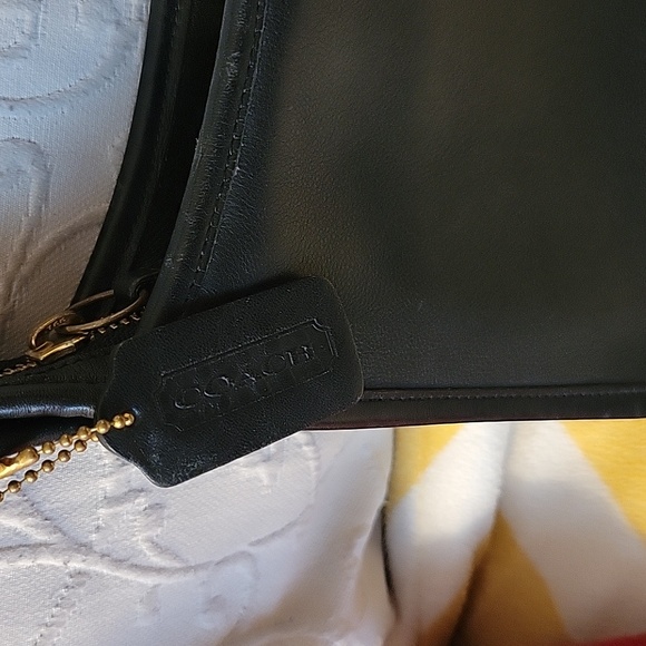 Vintage Coach legacy black leather zip shoulder crossbody. - Picture 2 of 7